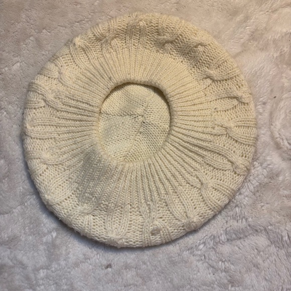 Vintage 90s Isotoner Knit Tam Beret Hat Cream 100% Acrylic - Picture 3 of 6